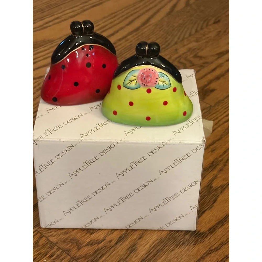 Apple Tree Design Babs Purse Salt and Pepper Shakers Set Polka Dot Rose NEW